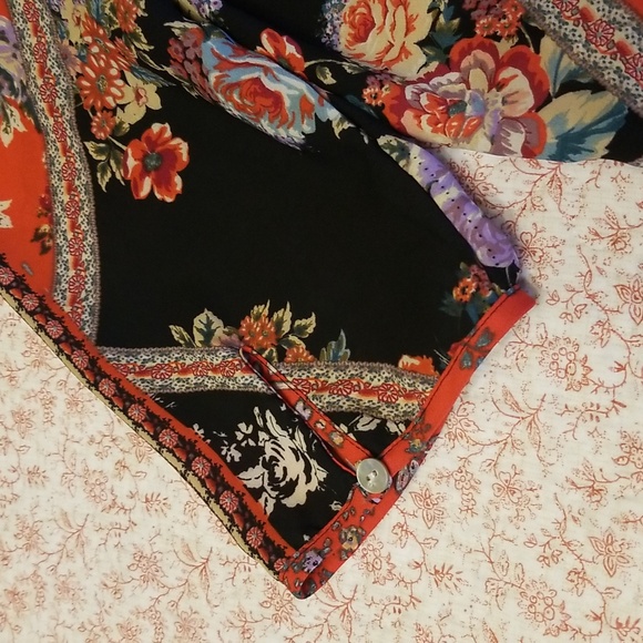 Fig and Flower Floral Semi Sheer 3/4 Sleeve Tunic Top Size XL - Picture 5 of 5